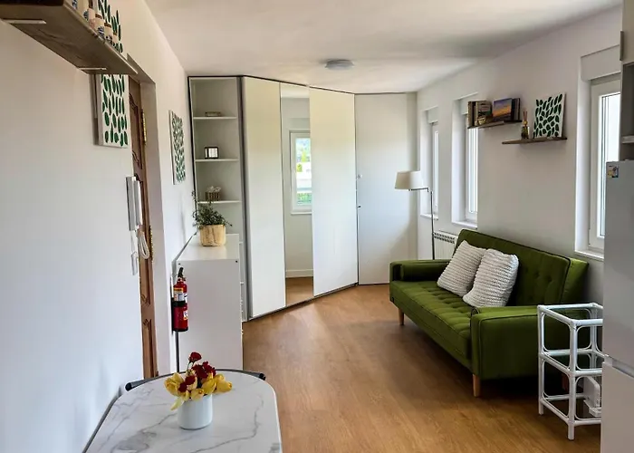 Apartment Cozy 1 Bedroom *